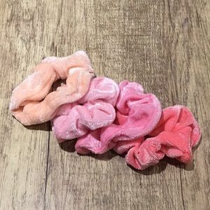 💖 pink velvet handmade scrunchies